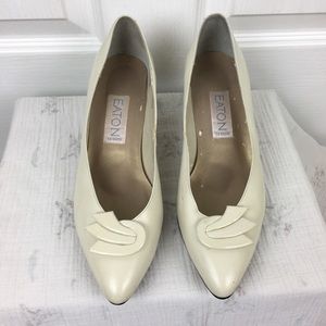 Vintage Eaton’s kitten heel pump